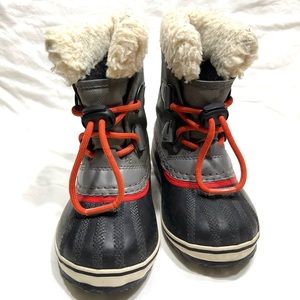 Sorel winter boots yoot pac snow boots size little kid 9 gray and red